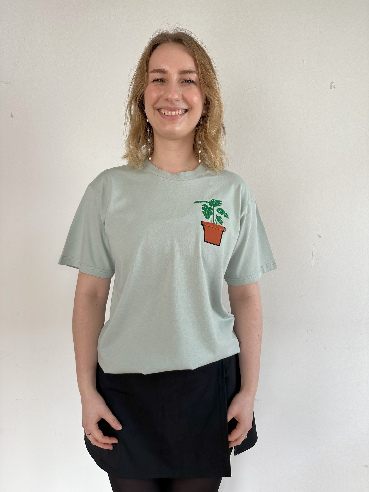 Monstera-Pflanze im Brusttaschentopf