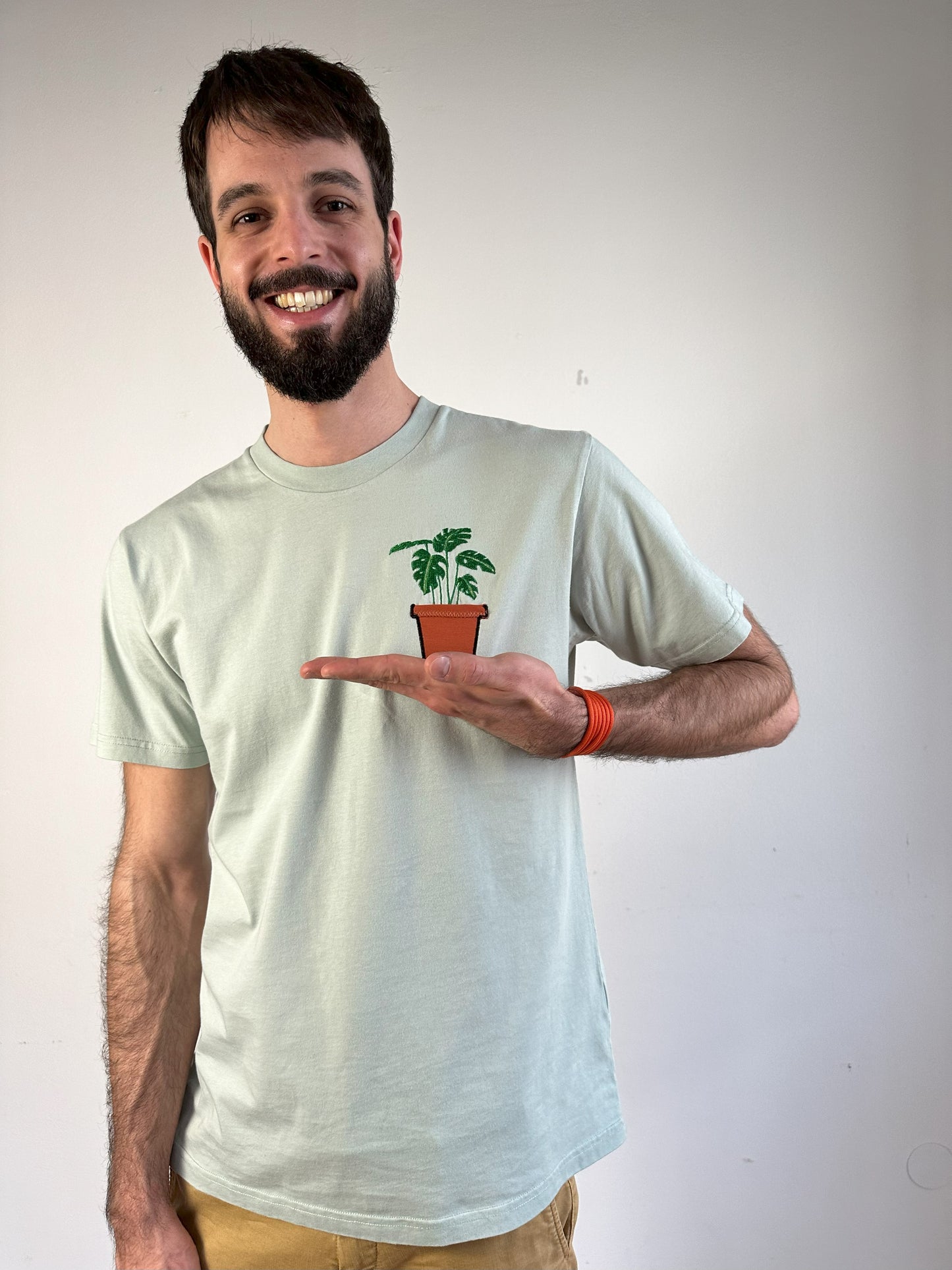 Monstera-Pflanze im Brusttaschentopf