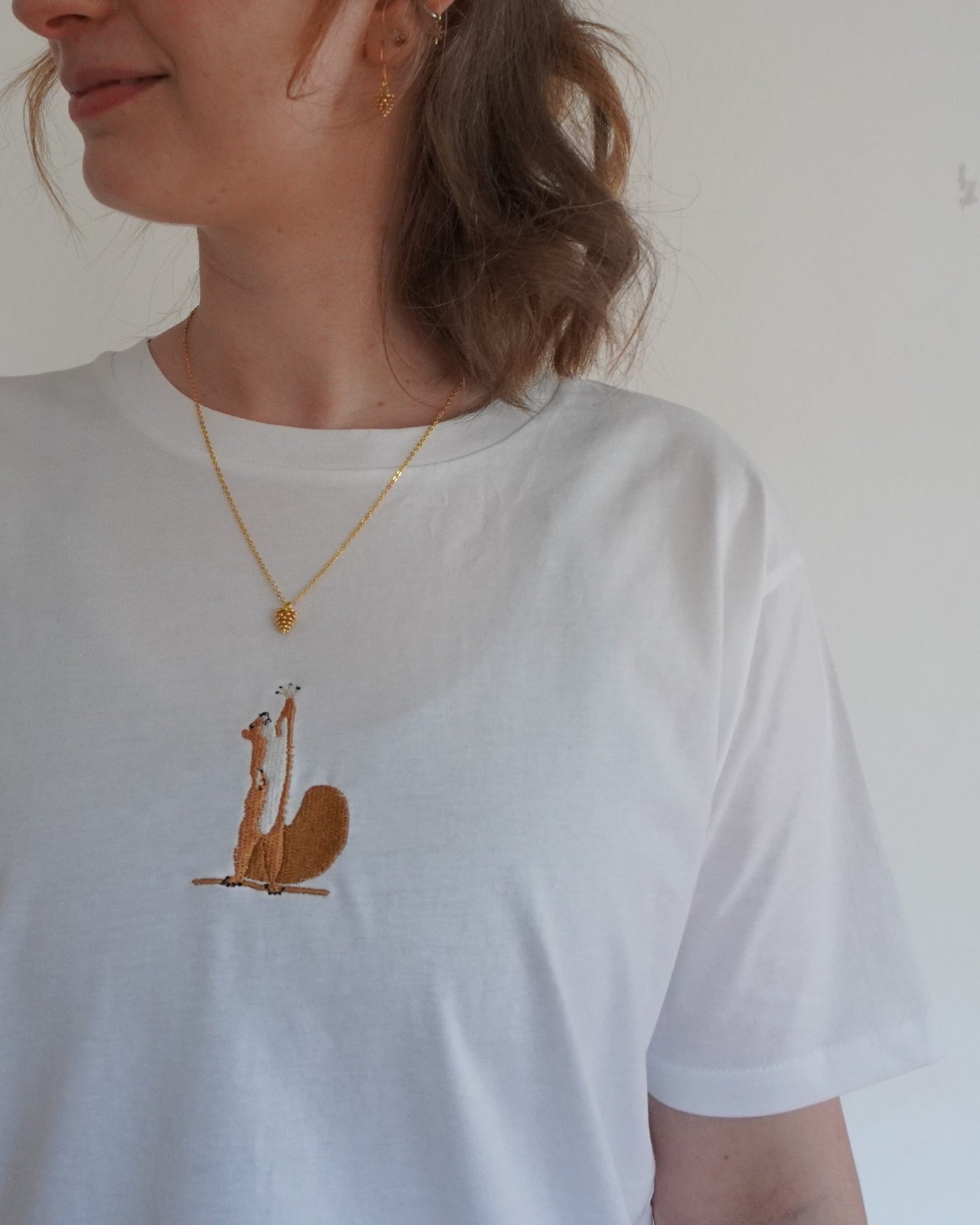 Eichhörnchen streckt sich