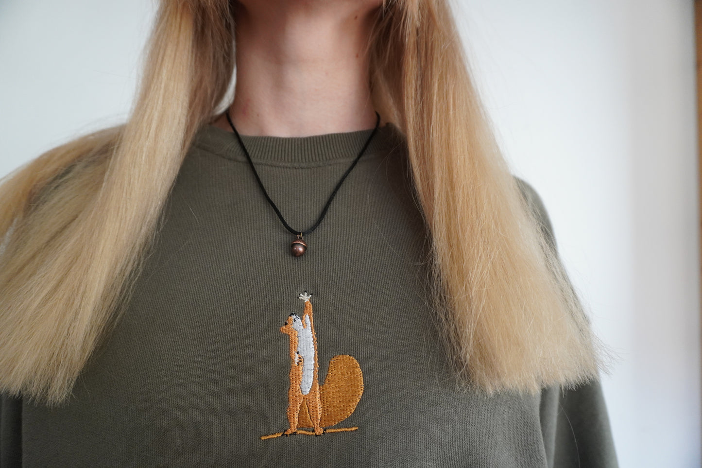 Eichhörnchen streckt sich