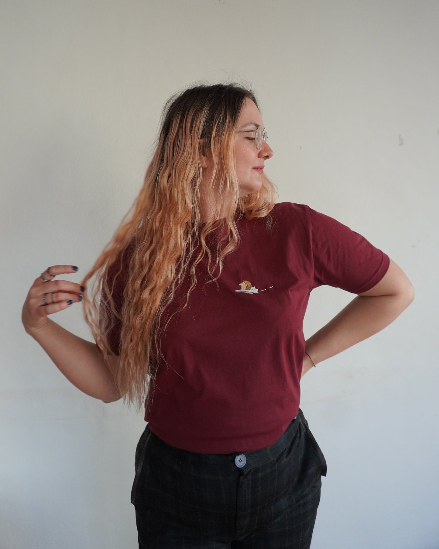 Igel auf Papierflieger