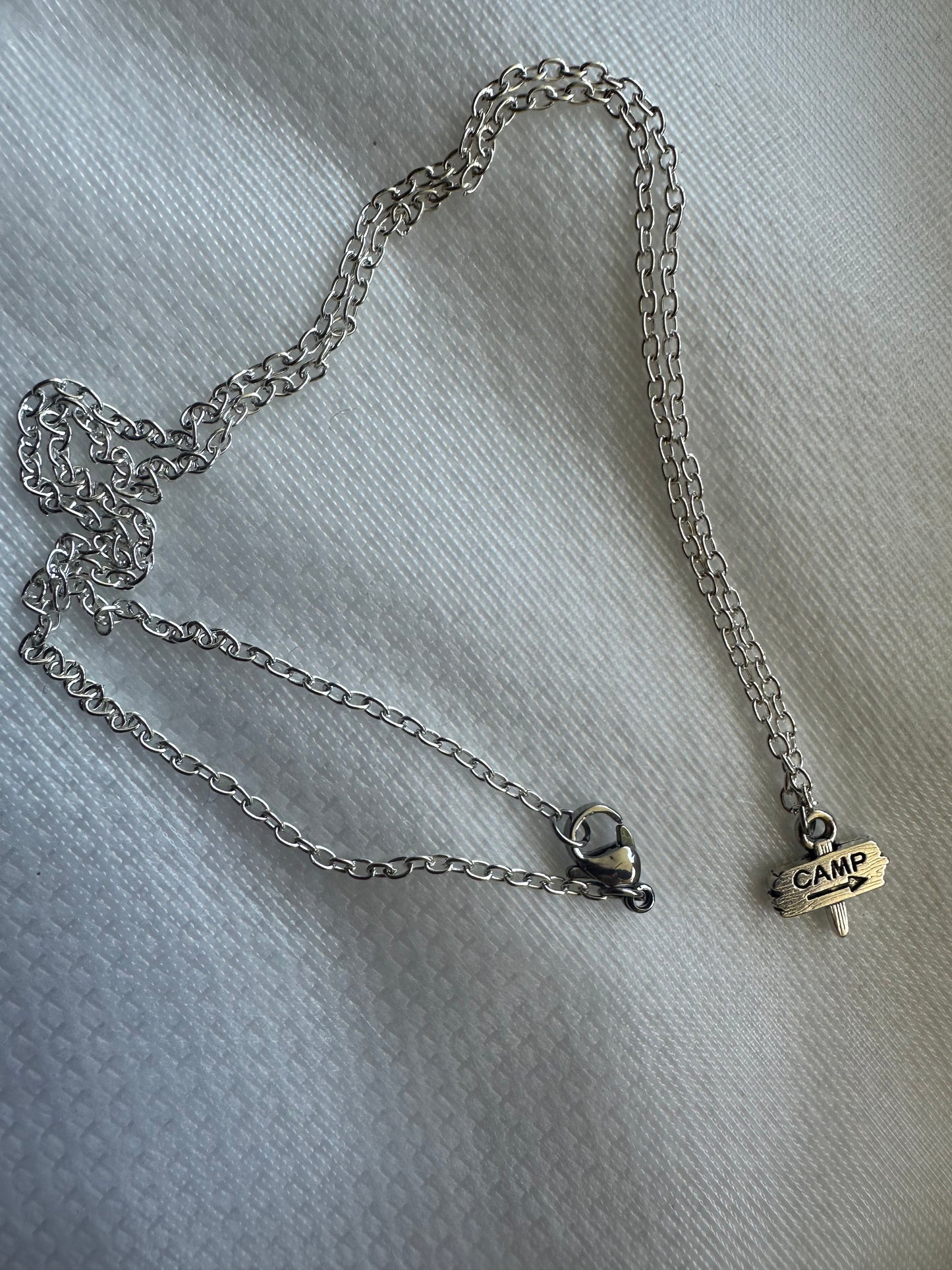 Camp Wegweiser Halskette