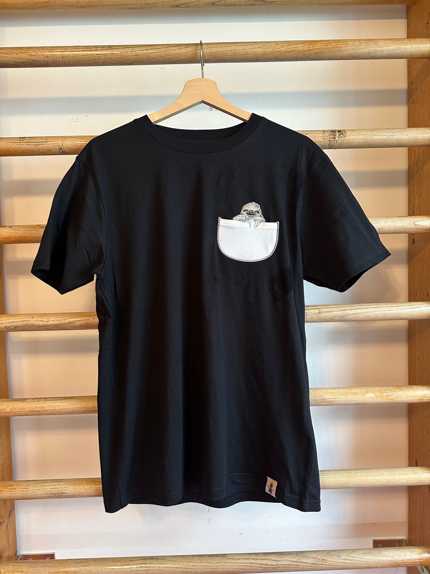 Faultier in der Brusttasche