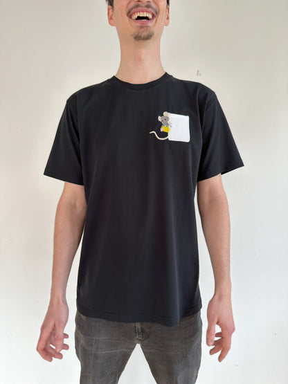 Ratte mit Käse Brusttasche