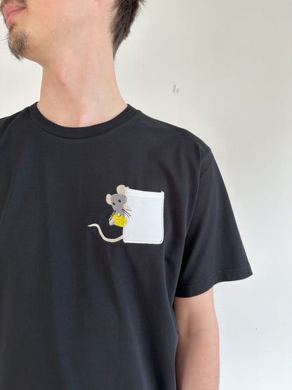 Ratte mit Käse Brusttasche