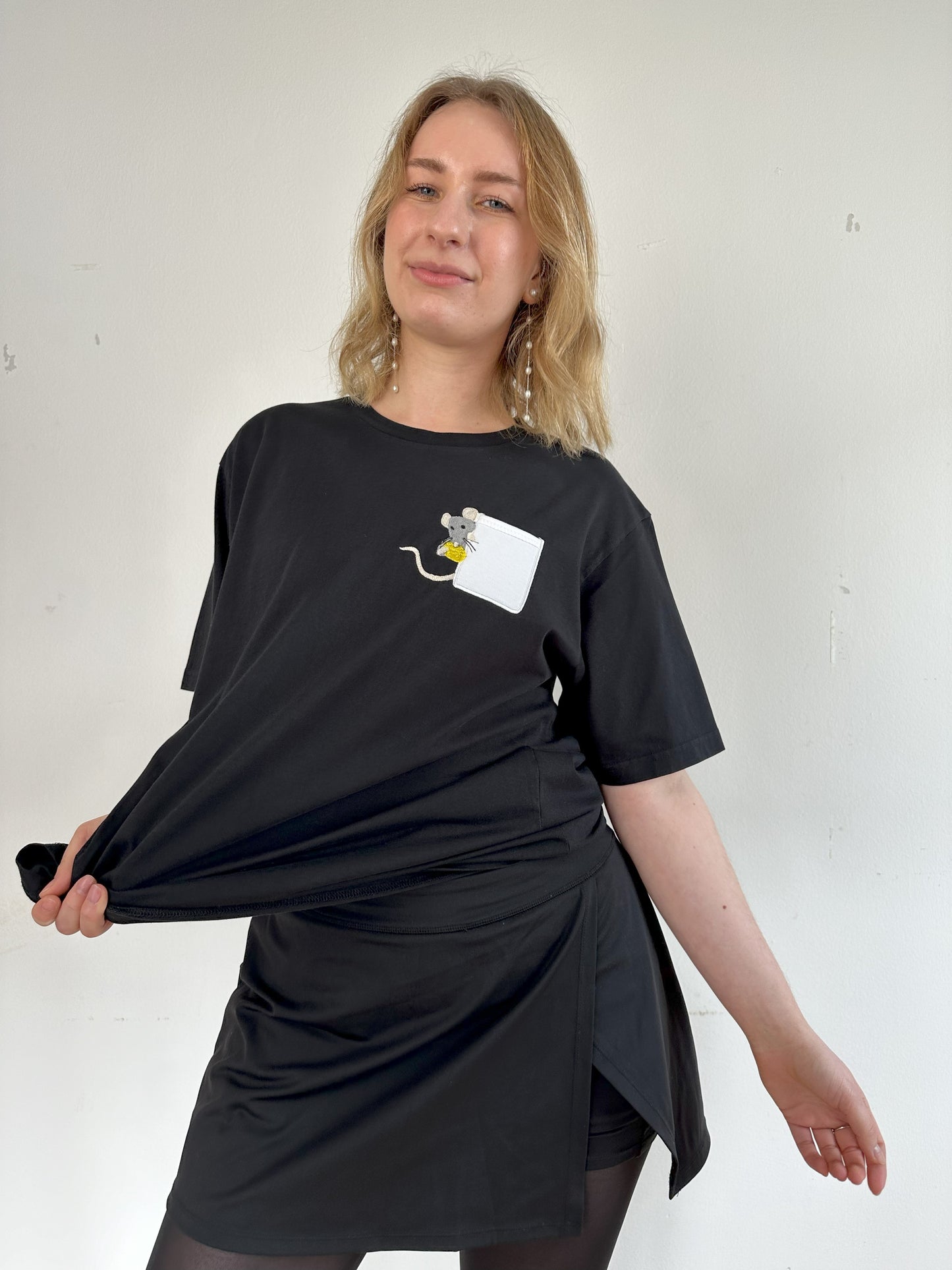 Ratte mit Käse Brusttasche