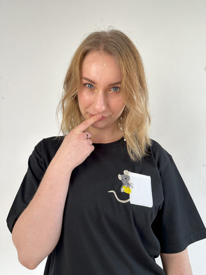 Ratte mit Käse Brusttasche