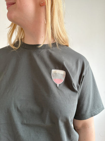Menstruationstasse mit transparenter Brusttasche