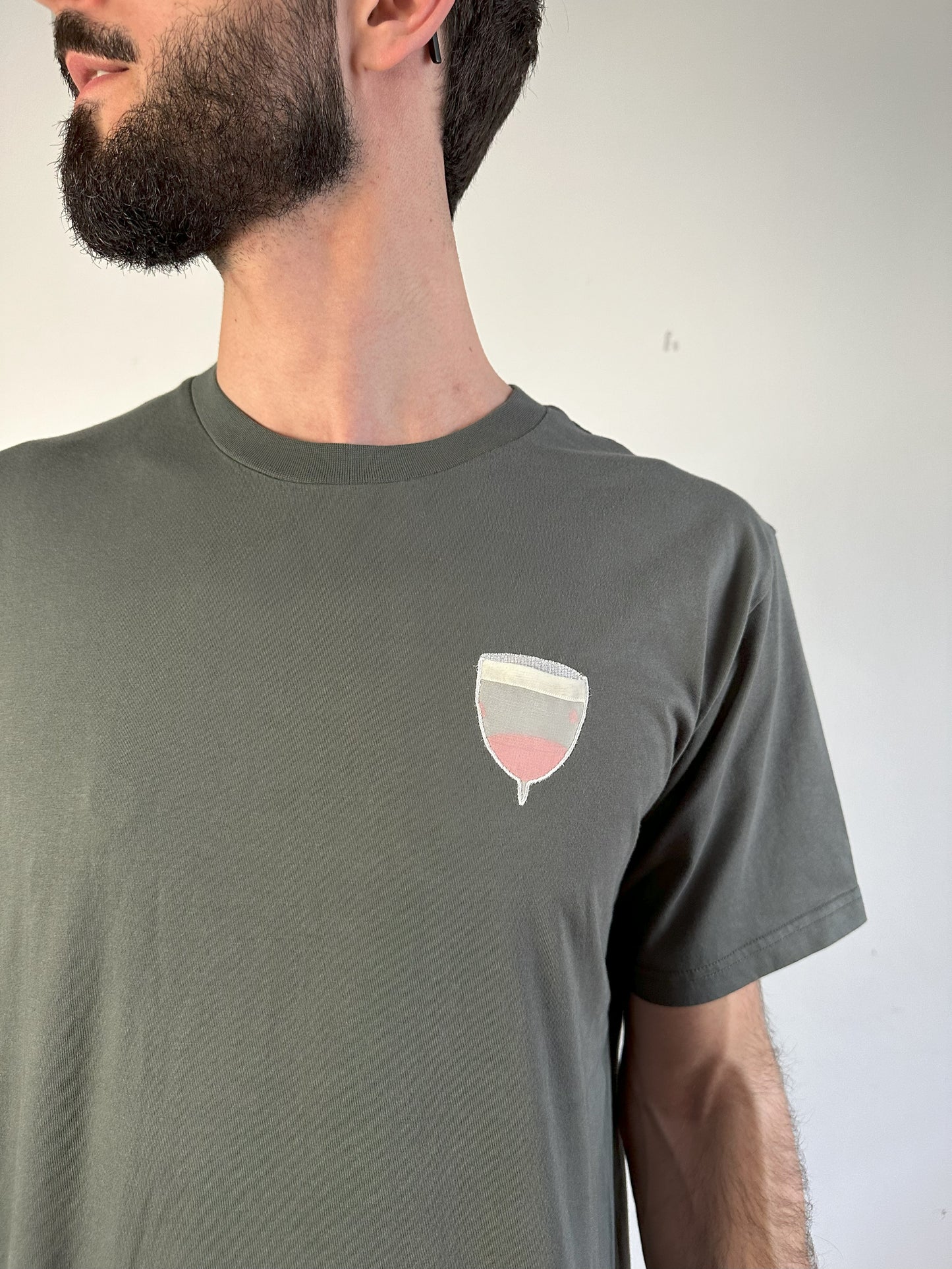 Menstruationstasse mit transparenter Brusttasche