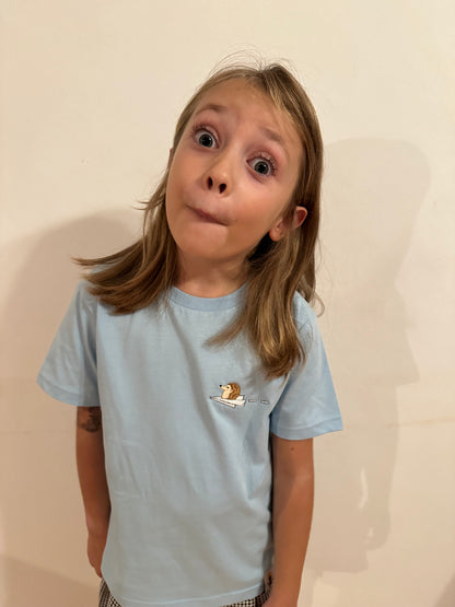 Igel auf Papierflieger