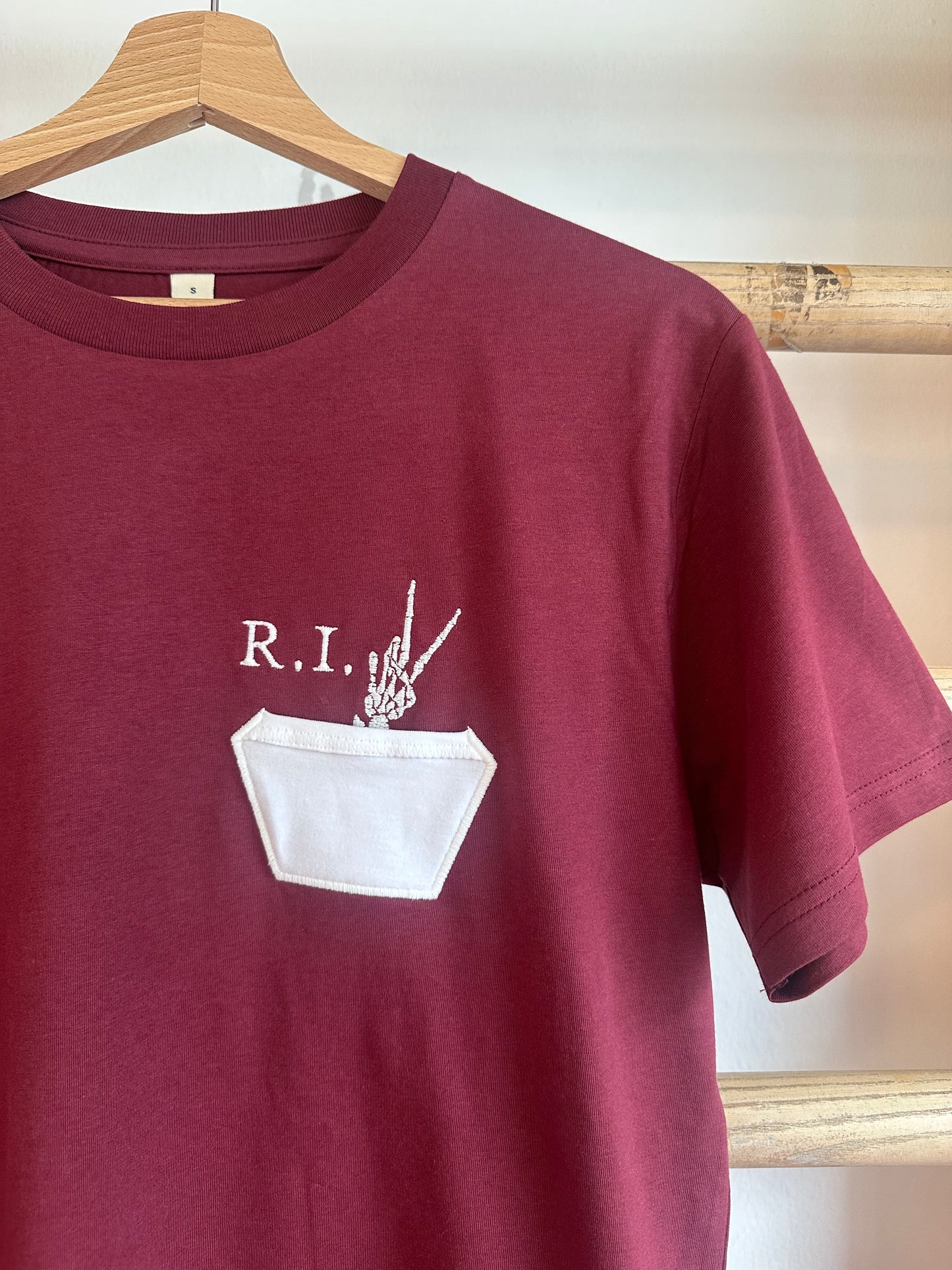 R. I. Peace mit Sargbrusttasche (Glows in the dark)