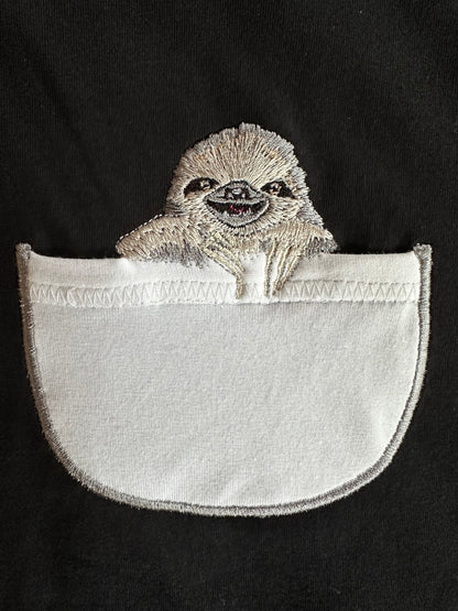 Faultier in der Brusttasche