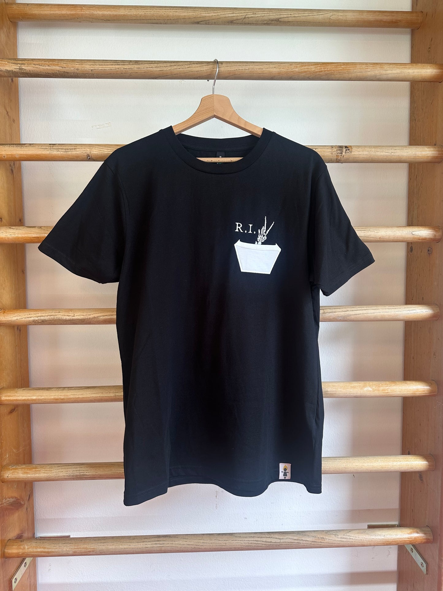 R. I. Peace mit Sargbrusttasche (Glows in the dark)