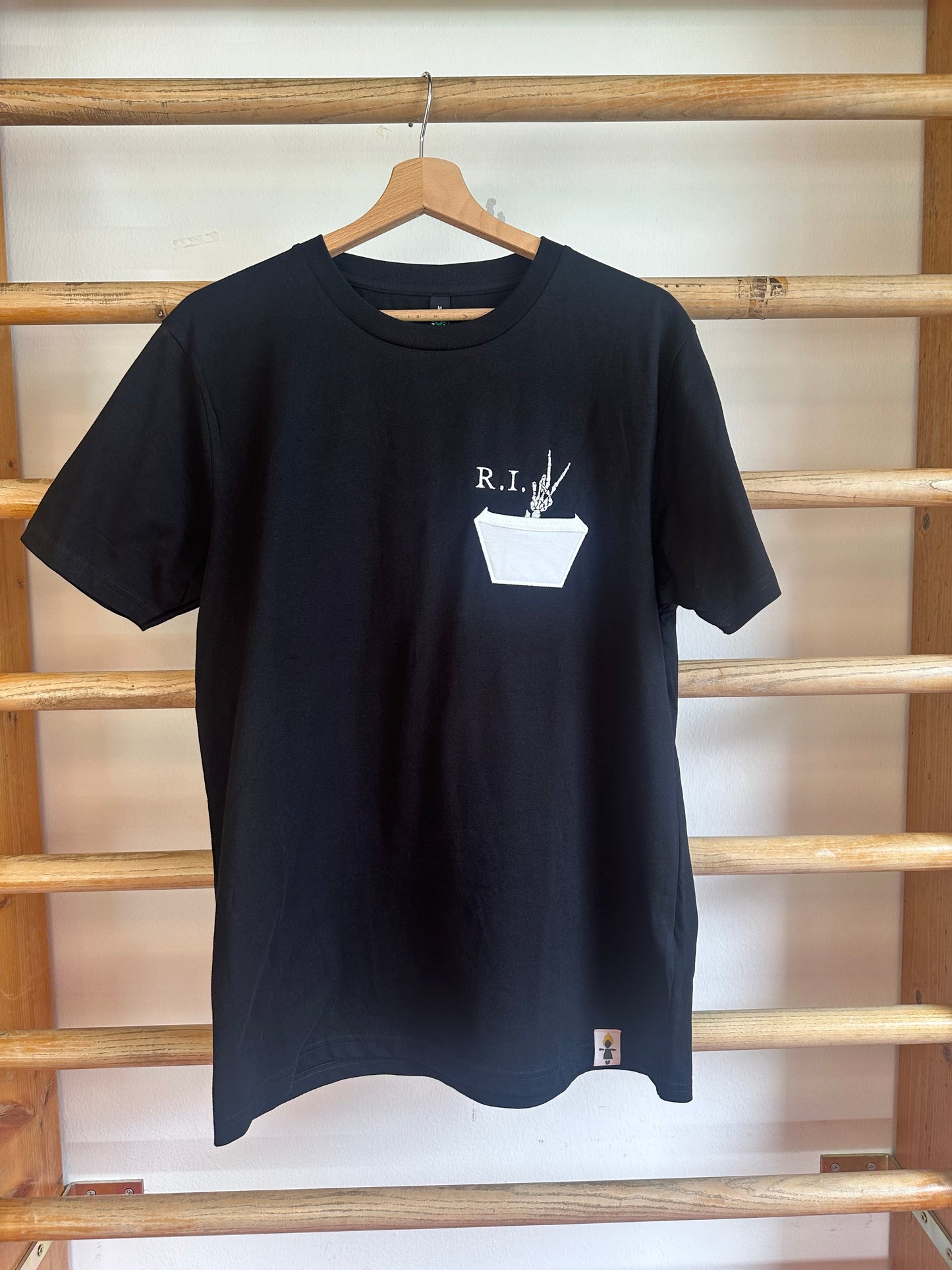 R. I. Peace mit Sargbrusttasche (Glows in the dark)