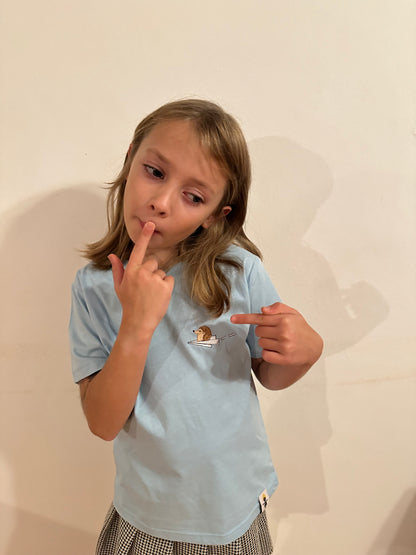 Igel auf Papierflieger