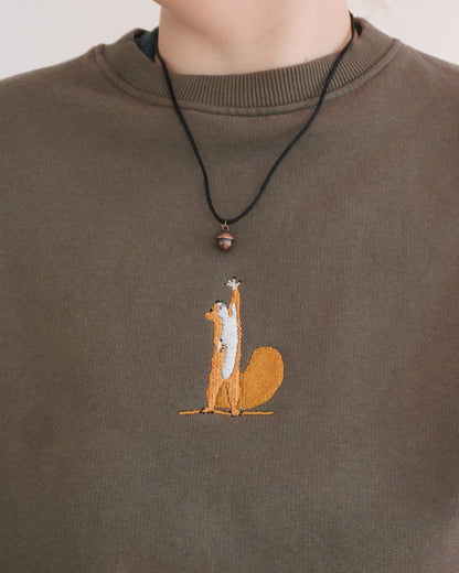 Eichhörnchen streckt sich