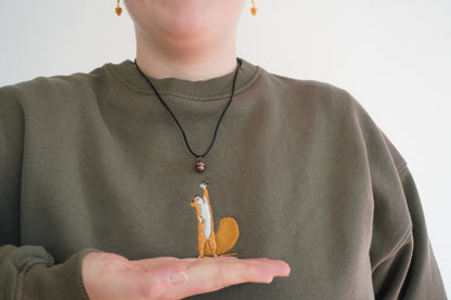 Eichhörnchen streckt sich