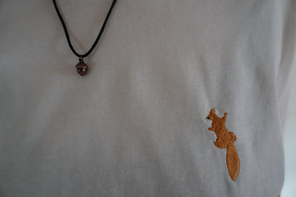 Eichhörnchen klettert