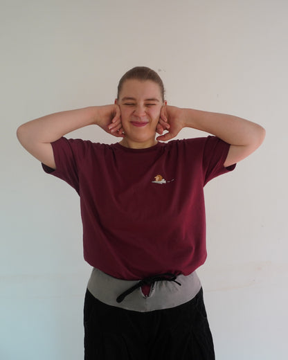 Igel auf Papierflieger