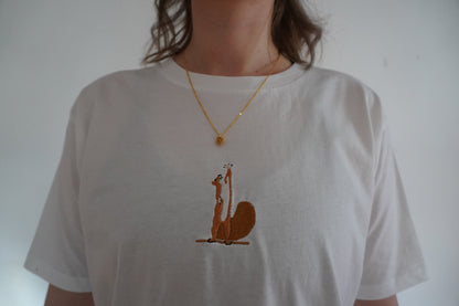 Eichhörnchen streckt sich