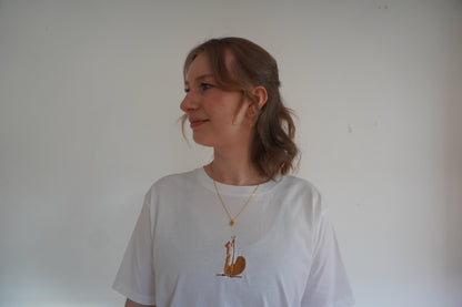 Eichhörnchen streckt sich