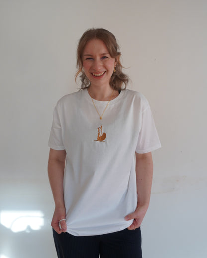 Eichhörnchen streckt sich