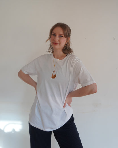 Eichhörnchen streckt sich