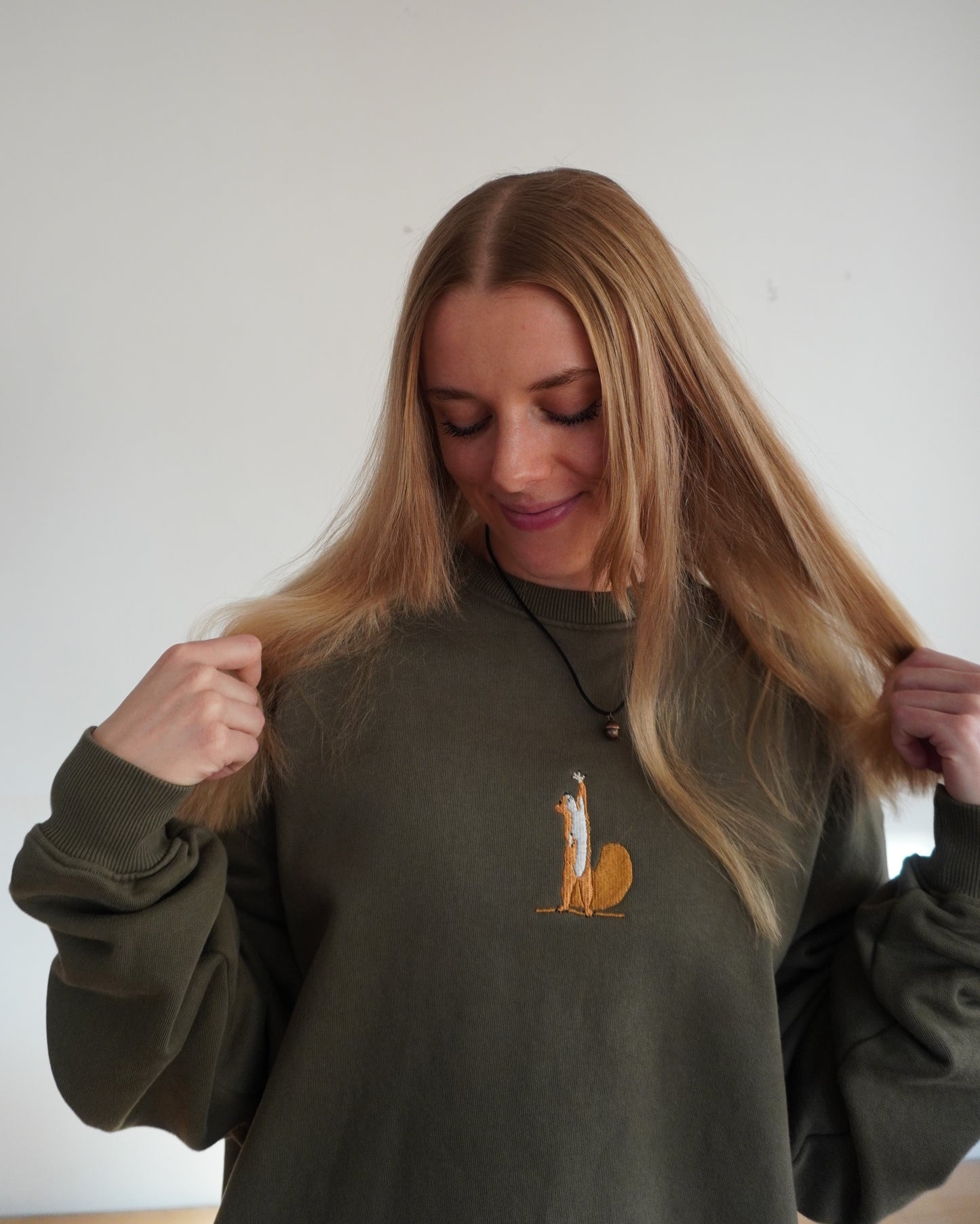 Eichhörnchen streckt sich